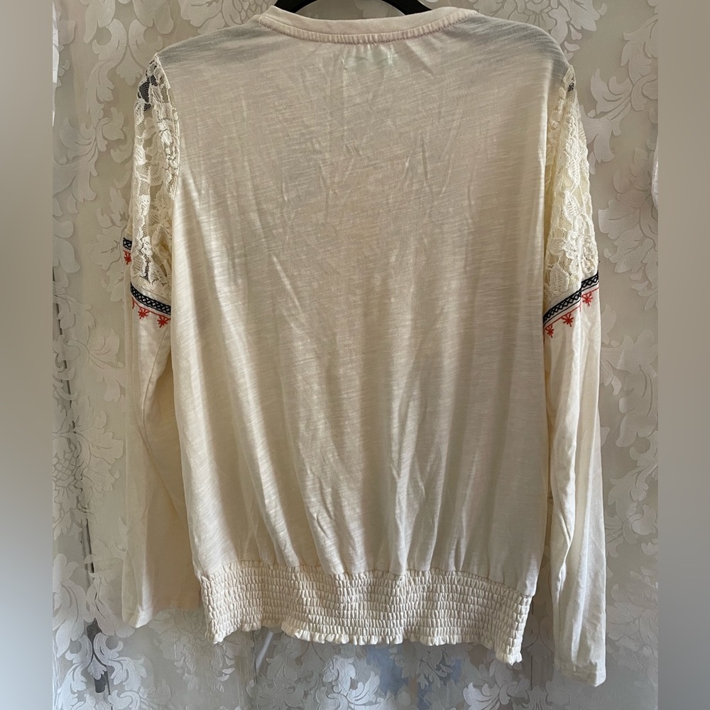 Long sleeve top gathered waist. - Picture 4 of 5